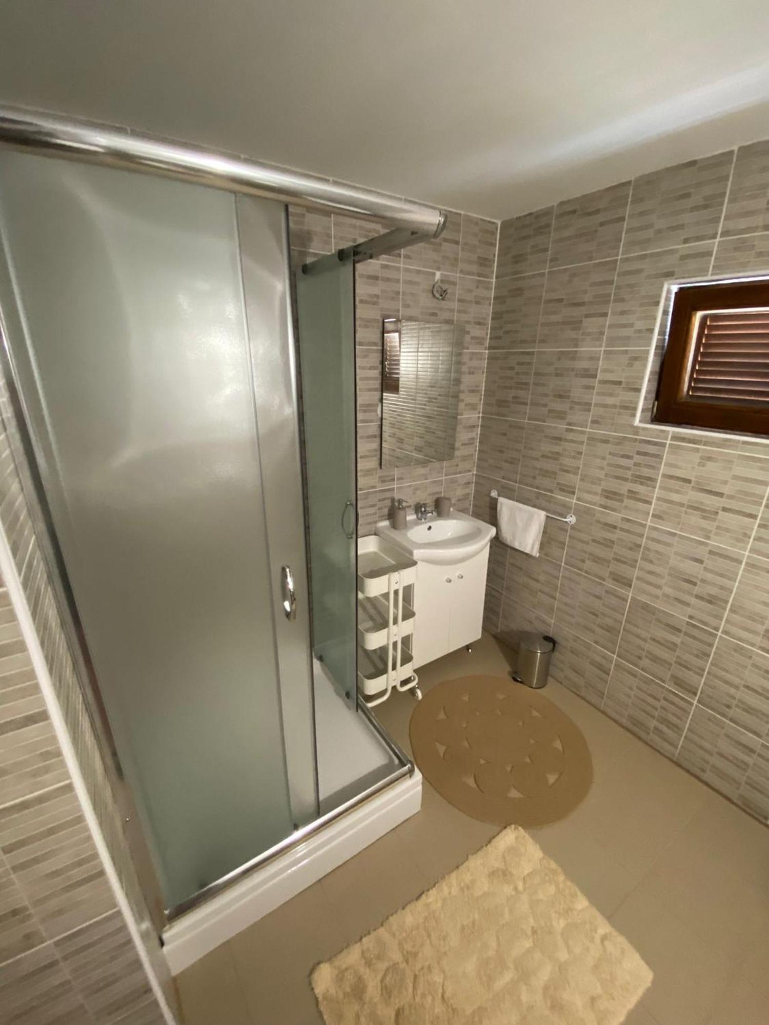 Apartmani Anka Gornji Karin Esterno foto