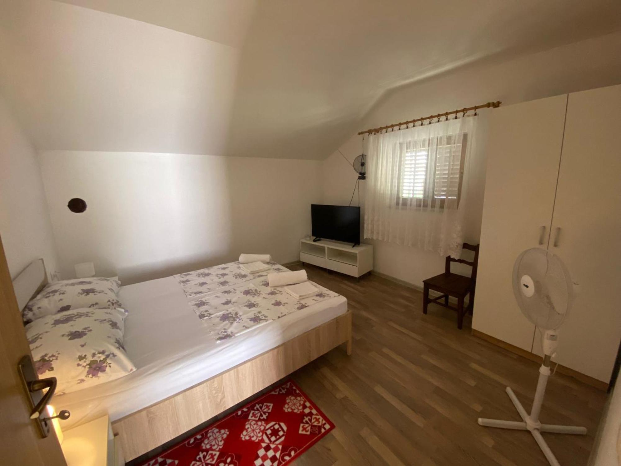 Apartmani Anka Gornji Karin Esterno foto