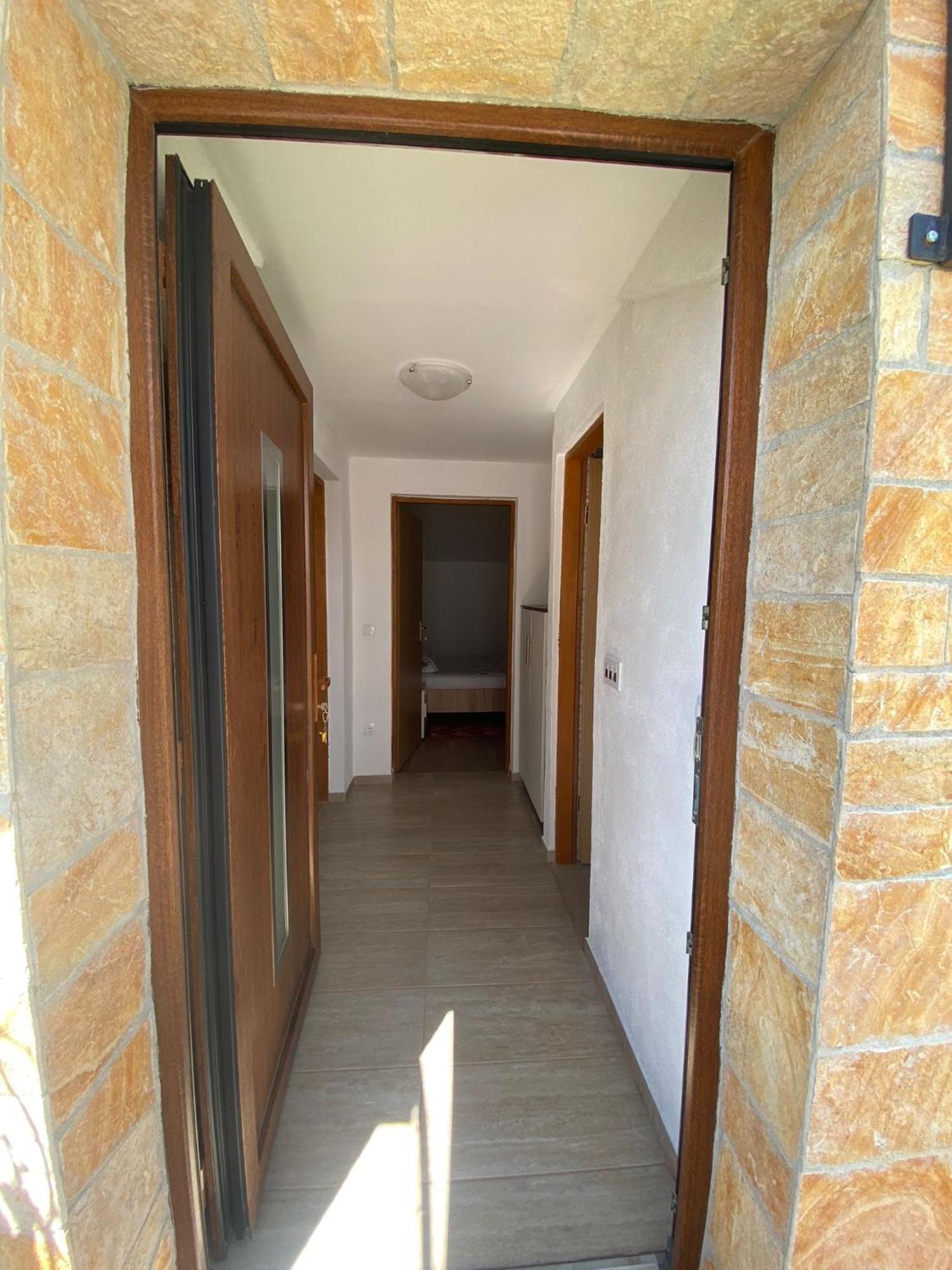 Apartmani Anka Gornji Karin Esterno foto