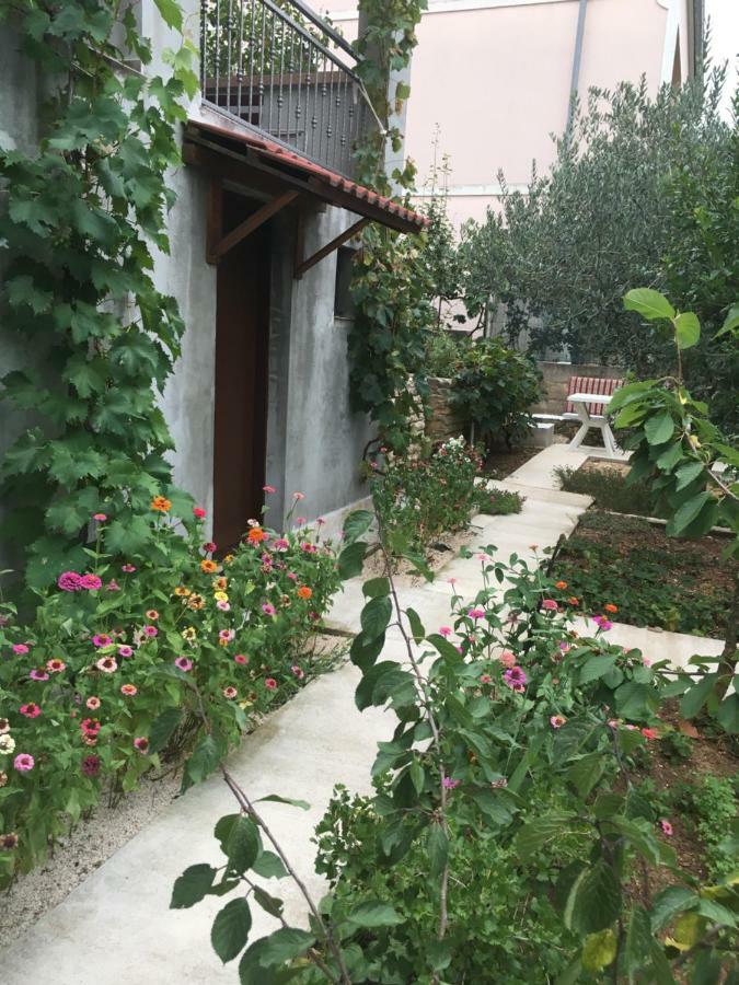 Apartmani Anka Gornji Karin Esterno foto