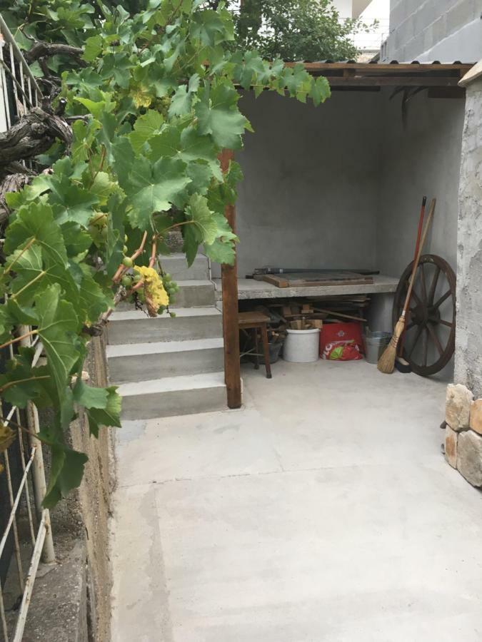 Apartmani Anka Gornji Karin Esterno foto